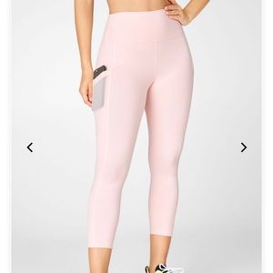 Mila High-Waisted Pocket Capri